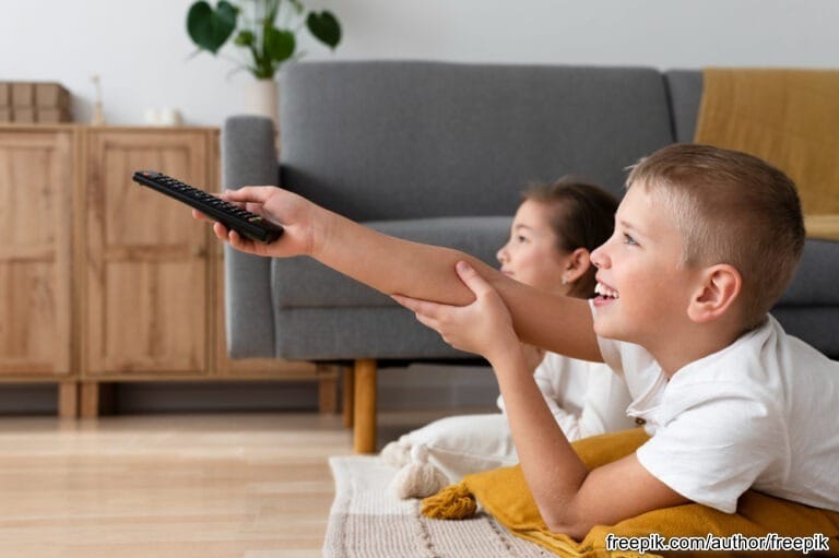 Kako Televizija Oblikuje Decu